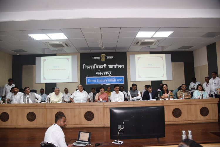 लोकांच्या सार्वजनिक हिताच्या कामांना प्राधान्य द्यावे– पालकमंत्री प्रकाश आबिटकर