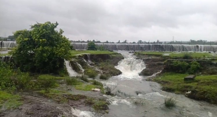 कळंबा तलाव ओव्हरफ्लो ; ग्रामपंचायत - महापालिका प्रशासनाकडून दक्षता