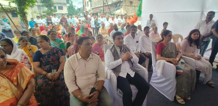 कोल्हापुरातील लाईन बाजार मध्ये भाजपाच्या वतीने पंतप्रधान मोदी यांच्या मन की बात कार्यक्रमाचे थेट प्रक्षेपण