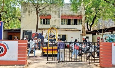 शालेय विदयार्थी वाहतूक करणाऱ्या वाहनधारकांवर वाहतूक शाखेची कारवाई