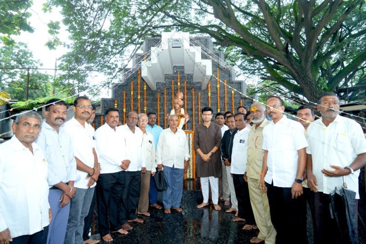 कागल अधिपती श्रीमंत जयसिंगराव घाटगे तथा बाळ महाराज यांना जयंतीनिमित्त अभिवादन