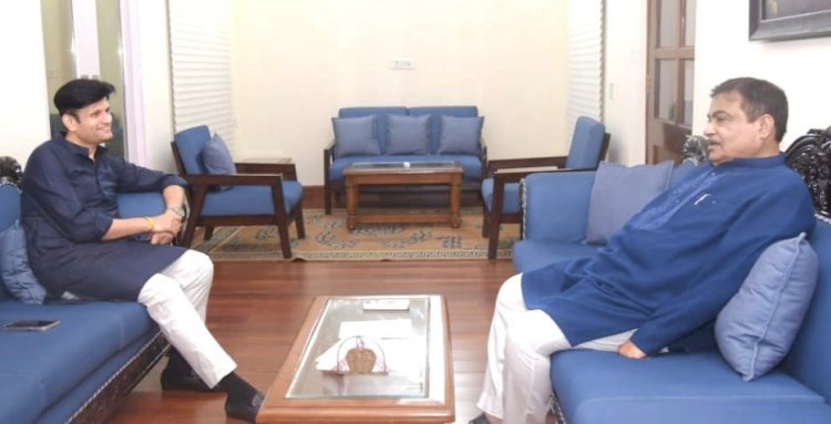 कागलमध्ये पिलरच्या पुलाला मंजुरी दिल्याबद्दल केंद्रीय मंत्री नितीन गडकरी यांचे समरजितसिंह घाटगे यांनी मानले आभार