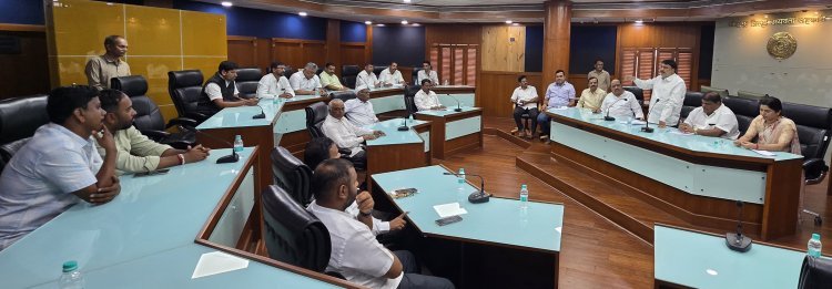 मंत्री मुश्रीफांना केडीसीसी अध्यक्ष पदाचा राजीनामा देऊ देणार नाही - राष्ट्रवादीच्या पदाधिकाऱ्यांची भूमिका