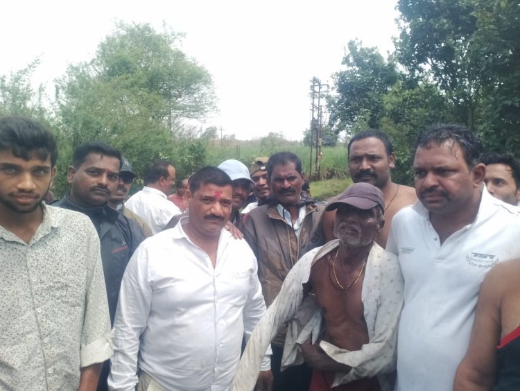 कसबा बीड पुलावरून उडी घेतलेल्या वृद्धास वाचवण्यात यश ; आपत्ती निवारण युवकांचे ग्रामस्थांकडून कौतुक
