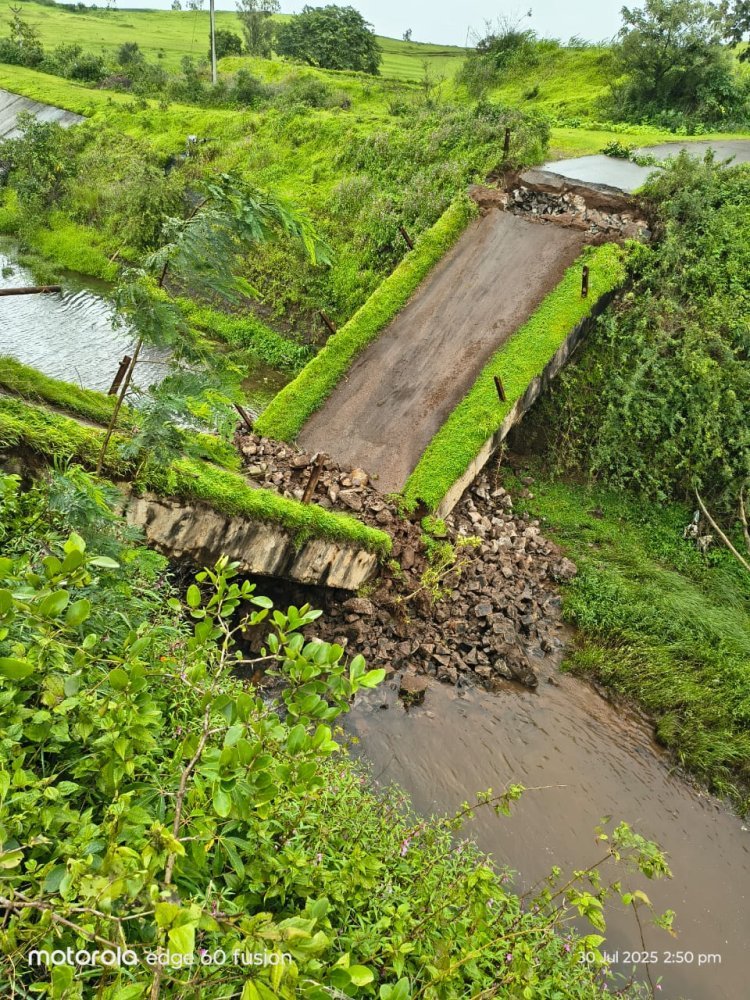 शिराळा तालुक्यातील करुंगली-गुंडगेवाडी येथील गावपुल पडल्यामुळे वाहतूकीस बंद