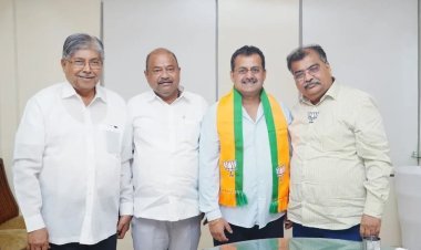 मुंबईत माजी नगरसेवक निलेश देसाई यांनी केला भाजपमध्ये प्रवेश