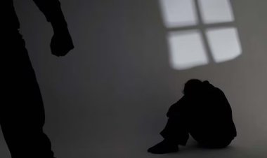 बीड हादरलं ;  'त्या' तरूणीसोबत परळी स्टेशनवर घडली धक्कादायक घटना