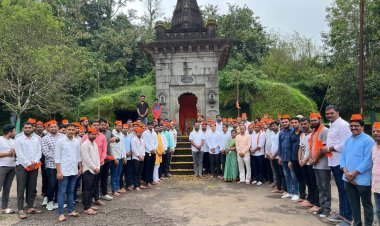 पन्हाळगडावरील छ. शिवाजी महाराजांच्या मंदिराला युथ आयकॉन कृष्णराज महाडिक यांची भेट