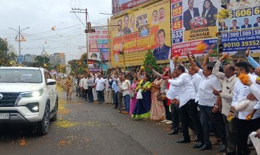 देशाचे सरन्यायाधीश भूषण गवई यांचे इंडिया आघाडीच्या वतीने कोल्हापुरात उत्साहात स्वागत