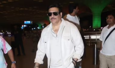 गोविंदा आणि पत्नी सुनीता यांच्यात घटस्फोटाच्या चर्चा, अभिनेता एअरपोर्टवर स्वॅगमध्ये दिसला