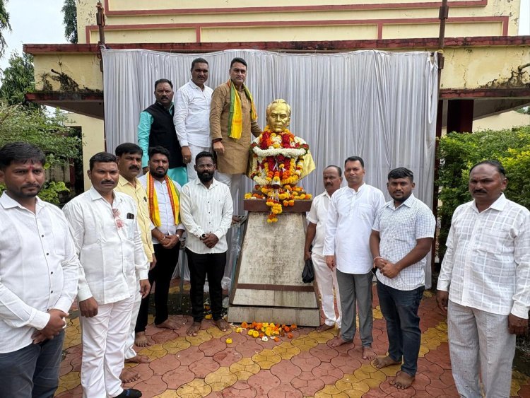 लोकशाहीर अण्णाभाऊ साठे यांच्या 105 व्या जयंतीनिमित्त लोकप्रतिनिधींनी केले अभिवादन