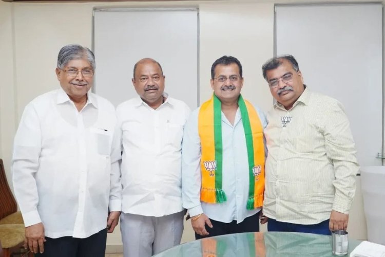 मुंबईत माजी नगरसेवक निलेश देसाई यांनी केला भाजपमध्ये प्रवेश