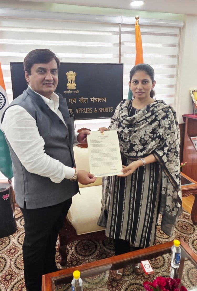 खा. धनंजय महाडिक यांनी घेतली केंद्रीय क्रीडा राज्यमंत्री रक्षा खडसे यांची भेट