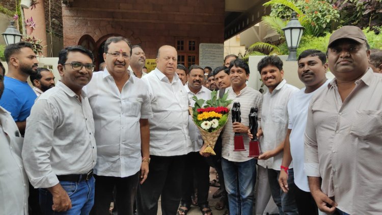 मंत्री हसन मुश्रीफ यांच्या हस्ते "गाभ" चित्रपटाचे लेखक - दिग्दर्शक व निर्मात्यांचा सत्कार