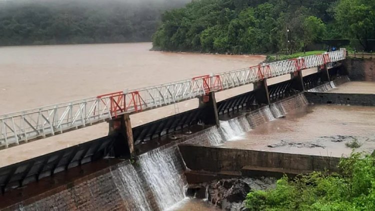 राधानगरी धरणाचे स्वयंचलित दरवाजे पुन्हा झाले खुले