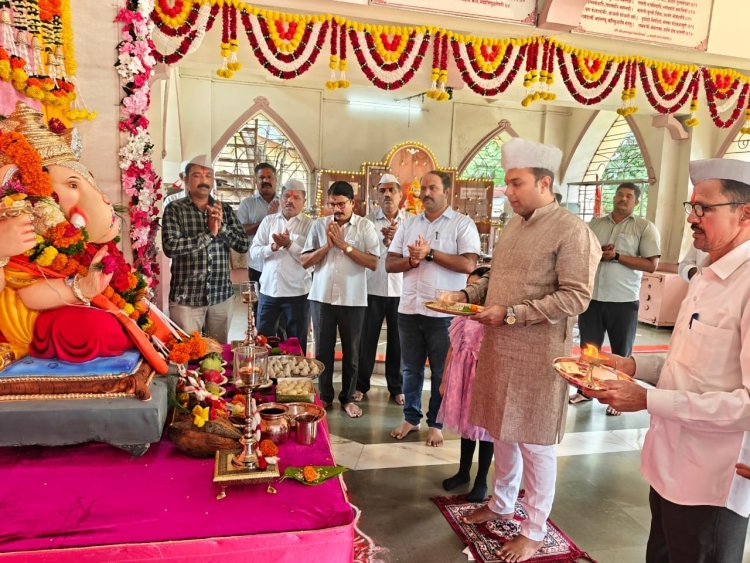 गोकुळच्या ताराबाई पार्क कार्यालयात चेअरमन नविद मुश्रीफ यांच्या हस्ते गणेश मूर्ती प्रतिष्ठापना
