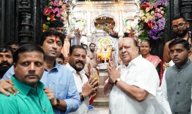 करवीर निवासीनी आई अंबाबाई देवीचे मंत्री हसन मुश्रीफ यांनी घेतले दर्शन