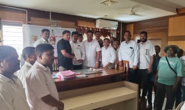 आ.गोपीचंद पडळकर यांच्यावर कारवाई करा