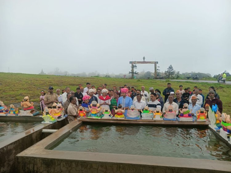 पर्यावरण पूरक गणेशोत्सव अंतर्गत चंदगड तालुक्यातील गावांना मुख्य कार्यकारी अधिकारी कार्तिकेयन एस. यांची भेट