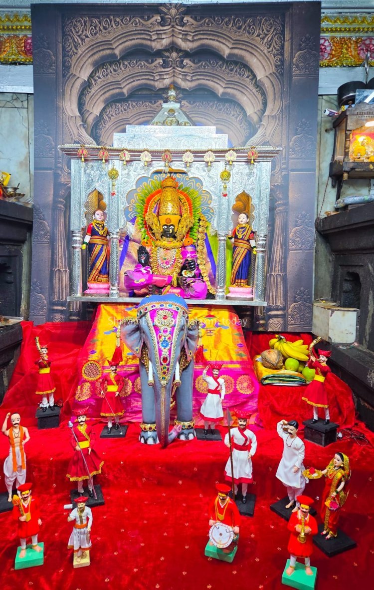 नवरात्रोत्सवाच्या सहाव्या दिवशी श्री अंबाबाईची अंबारीतील शाही पूजा