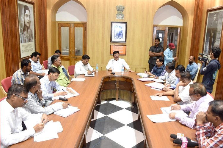 शहरातील रस्ते खराब झाल्यास उपशहर अभियंता जबाबदार – आ. राजेश क्षीरसागर