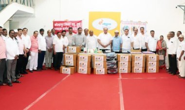 मराठवाड्यातील पूरग्रस्तांसाठी गोकुळ कर्मचाऱ्यांचा मदतीचा हात