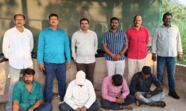 शेणगाव येथे पत्याच्या जुगारावर LCB ची धडक कारवाई ;  चार जणांना अटक, १.७९ लाखांचा मुद्देमाल जप्त