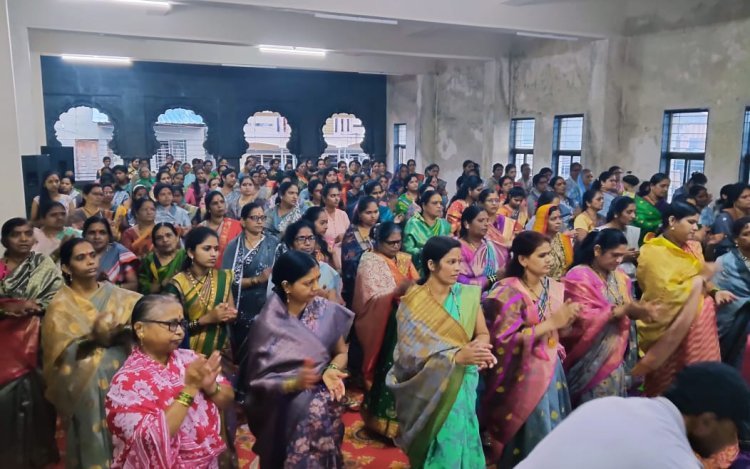 मुरगूडच्या ऐतिहासिक अंबाबाई मंदिरात भक्तिमय वातावरणात सौभाग्यदायी महाकुंकुमार्चन उपासना सोहळा