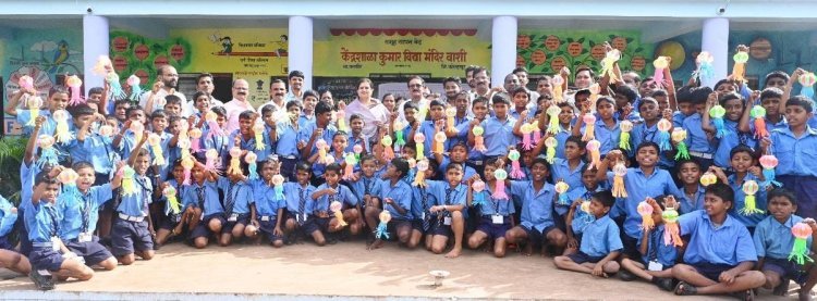 भागीरथी संस्था आणि रोटरी क्लबच्या वतीने 'या' शाळेत घेण्यात आली आकाश कंदील बनवण्याची कार्यशाळा