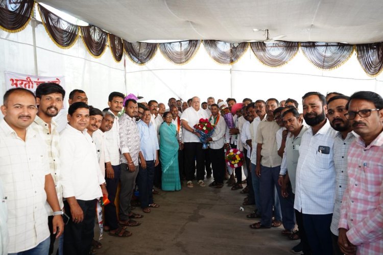 करनूरमध्ये समरजित घाटगे गटाच्या कार्यकर्त्यांचा मुश्रीफ गटात प्रवेश