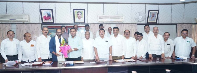 ‘गोकुळ’मार्फत डॉ. चेतन नरके यांचा सत्कार