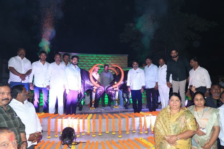 निवडणुकांमधील उमेदवारांनाही रेड्याची टक्कर स्मृती शिल्प स्फुर्तीदायी - आ. सतेज पाटील