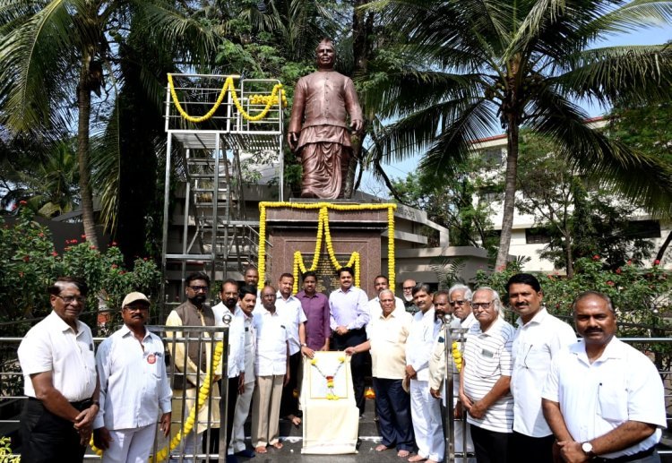 स्व. यशवंतराव चव्हाण यांना अभिवादन