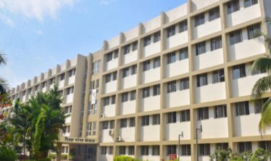 महिला गटविकास अधिकाऱ्याच्या अटकेचा निषेध ;  जिल्हा परिषदचे अधिकारी सामूहिक रजेवर