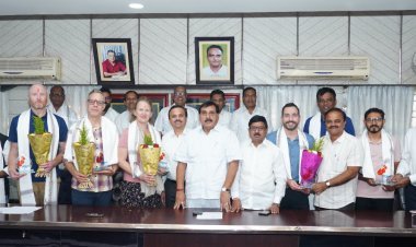 संघाच्या कार्यपद्धतीचे शेतकरी - केंद्रित धोरणांचे डॉ.अभिनव गौरव यांच्याकडून कौतुक