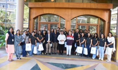 डी. वाय. पाटील आर्किटेक्चरच्या सिल्व्हर ज्युबिली बॅच विद्यार्थ्यांची महाविद्यालयास भेट