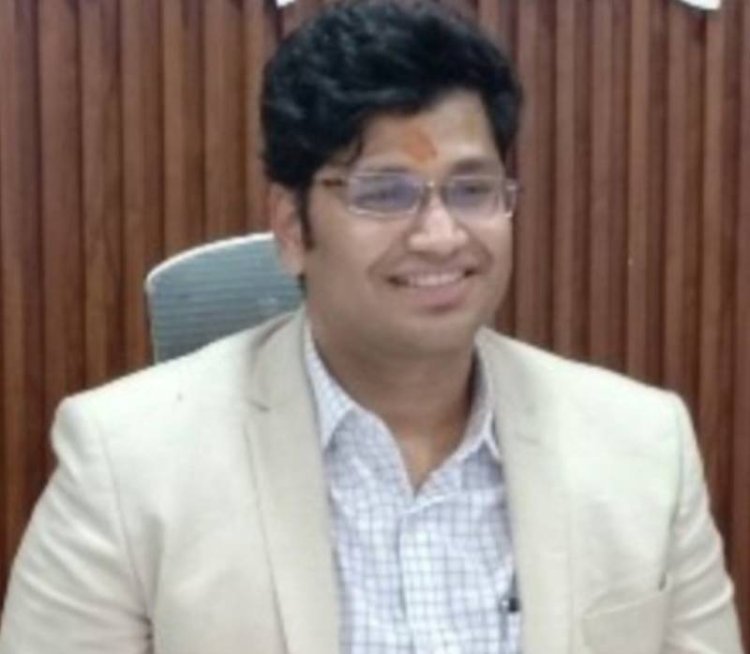 जिल्हा परिषदचे मुख्य कार्यकारी अधिकारी कार्तिकेयन एस. यांनी रुग्ण बनून केले ‘स्टिंग ऑपरेशन’