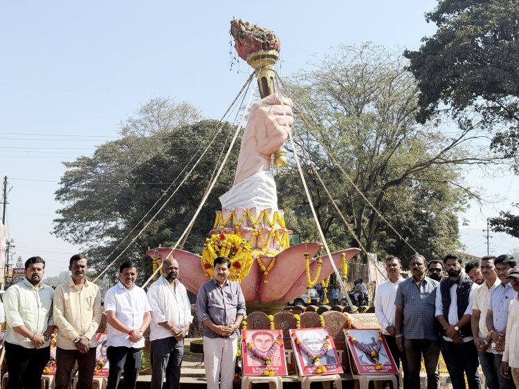 भुदरगड तालुका शिवसेना यांच्या वतीने क्रांतीज्योतीला अभिवादन