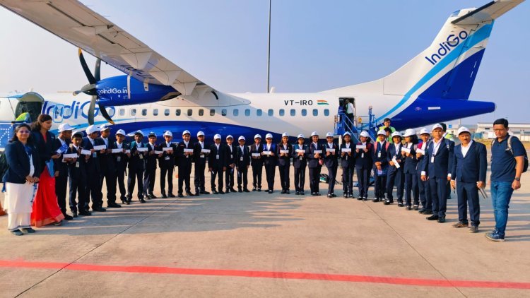 महानगरपालिकेच्या गुणवंत विद्यार्थ्यांची इस्रो अभ्यास सहलीसाठी विमानातून भरारी