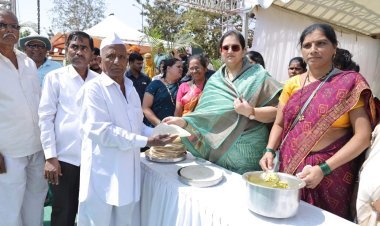 भिमा कृषी प्रदर्शनात भागीरथी महिला संस्थेच्यावतीनं मोफत झुणका-भाकरी वाटप