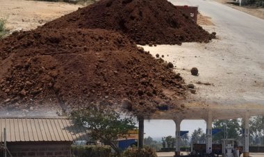 बालिंगा–दाजीपूर रस्त्याच्या बाजूपट्टीवर तांबड्या मातीचा भराव , रस्त्याचा दर्जा रामभरोसे ?