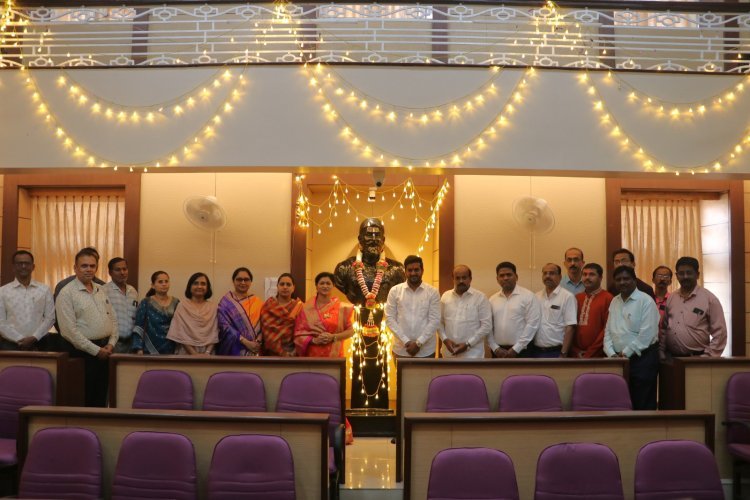 महापालिकेच्यावतीने छत्रपती शिवाजी महाराज यांना अभिवादन