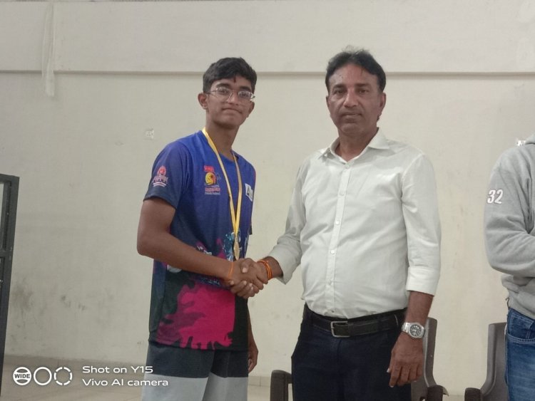 रुद्र मनाडे चे सागरी जलतरण स्पर्धेत यश