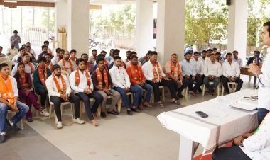 भाजप युवा मोर्चा प्रदेशाध्यक्ष कृष्णराज महाडिक पक्षीय कामात सक्रिय, युवा आघाडीची घेतली बैठक