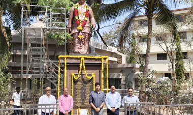 जिल्हा परिषद कोल्हापूर येथे यशवंतराव चव्हाण यांच्या जयंतीनिमित्त अभिवादन