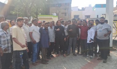 गॅस दरवाढीविरोधात रिक्षाचालकांची  निदर्शने