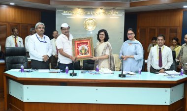 नाबार्डच्या चीफ जनरल मॅनेजर रश्मी दरद यांची केडीसीसी बँकेला भेट