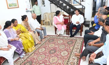 इतिहास संशोधक स्वर्गीय जयसिंगराव पवार यांच्या कुटुंबियांची भेट घेवून खासदार धनंजय महाडिक यांनी केले सांत्वन