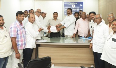 अवसायन नोटीसप्रकरणी दूध संस्थांचे मा. सहाय्यक निबंधक (दुग्ध) कोल्हापूर यांना निवेदन; मतदान हक्क अबाधित ठेवण्याची मागणी