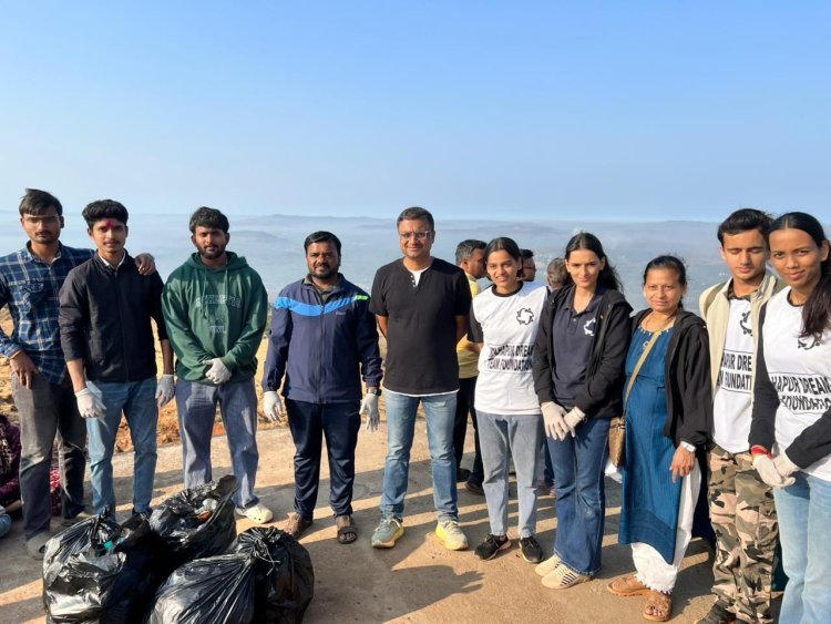 कोल्हापूर ड्रीम टीम फाउंडेशनतर्फे ज्योतिबा मंदिर परिसरात स्वच्छता मोहीम